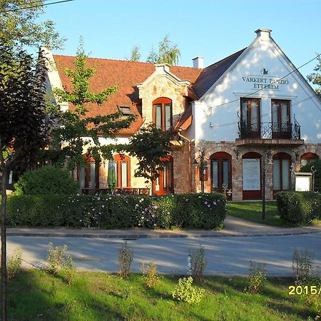 Varkert Panzio Мишкольц Экстерьер фото